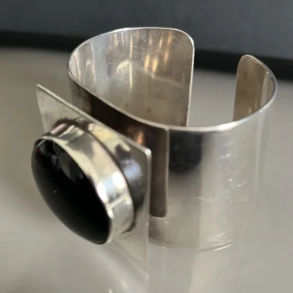 Mary Kay Sterling Silver Vintage Modernist Onyx Cuff Bracelet - Picture 6 of 17
